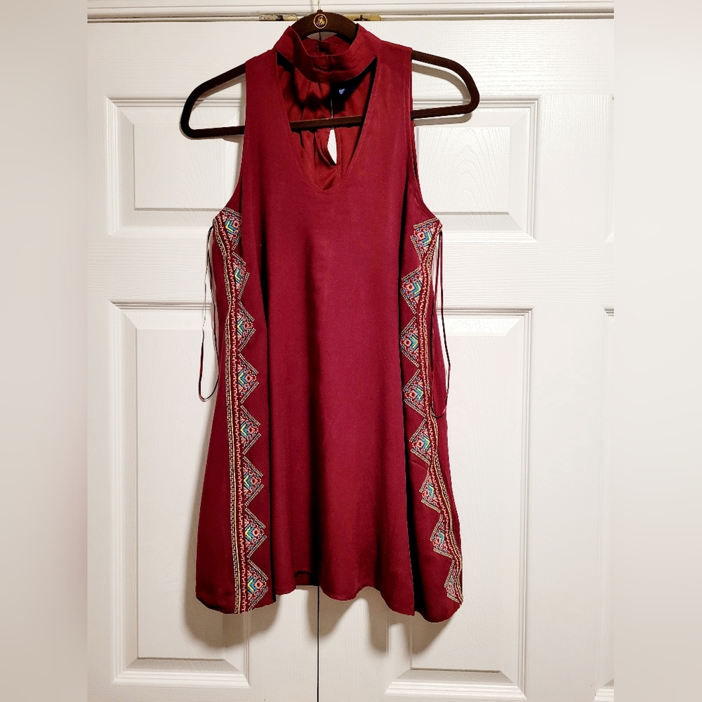 Blue Rair Women's Mini Dress Mock Neckline Maroon Embroidered, 100% Rayon, Small